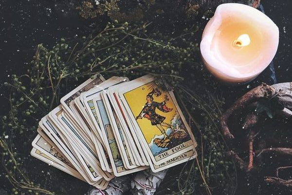 Tarot cards and spiritual reading tools from DéMoonn