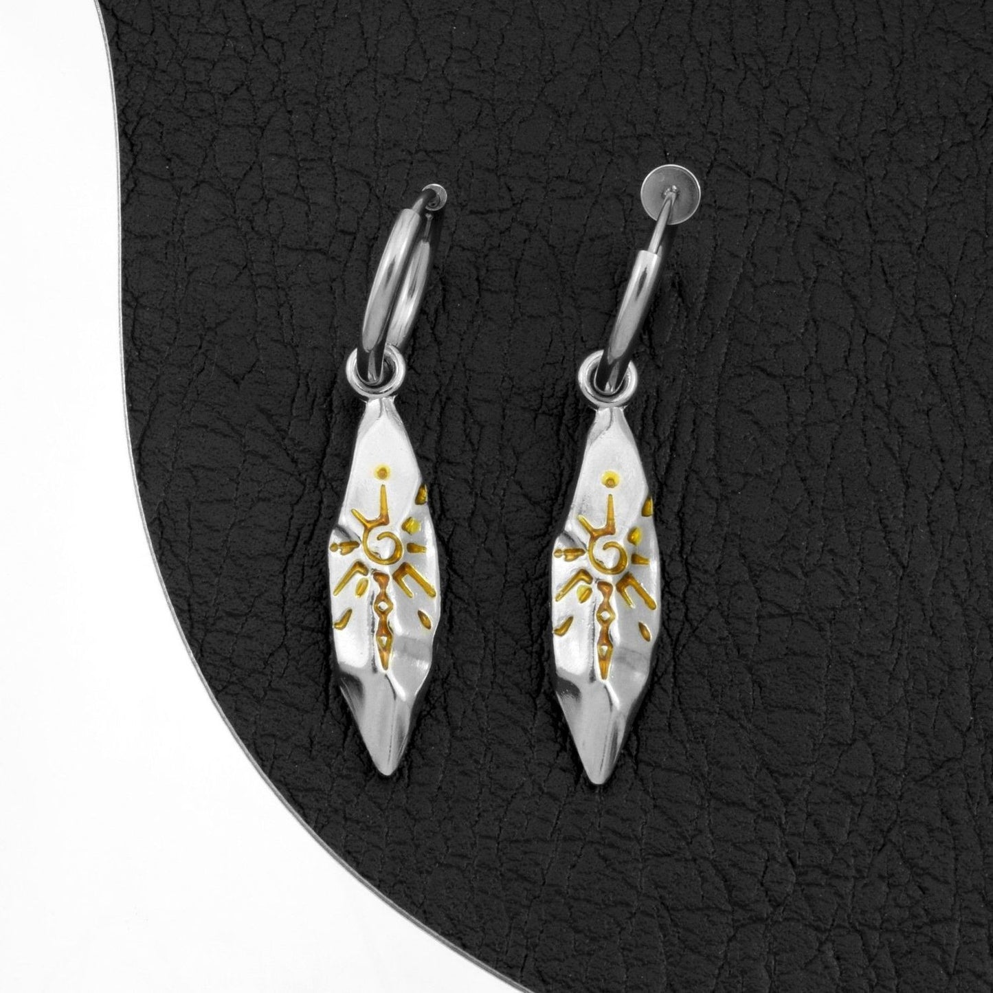 Wishing stone ear clip option detail