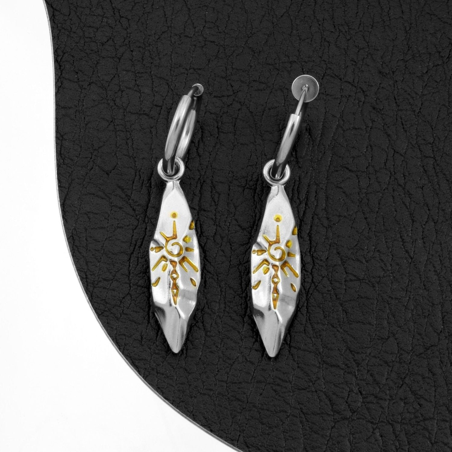 Wishing stone ear clip option detail