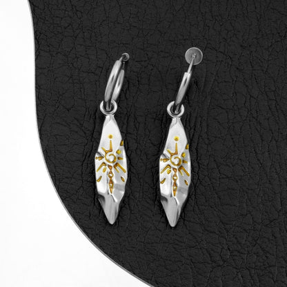 Wishing stone ear clip option detail