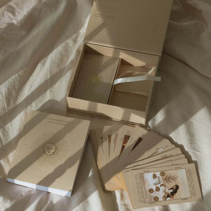 Lucid Dreams Beige tarot deck – card artwork and keyword details