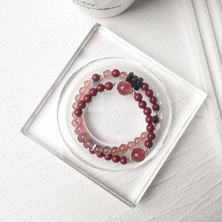 Cinnabar and agarwood bracelet close view