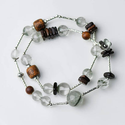 Agarwood and green quartz bracelet close view