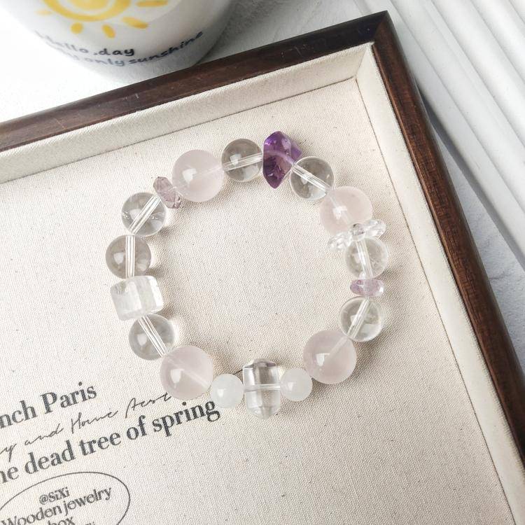 Mixed crystal bracelet bead and cube detail